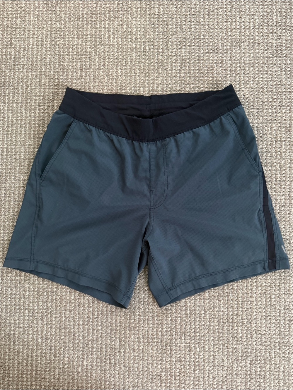 Vuori 7” Unlined men’s Shorts - Gray/Black - Medium